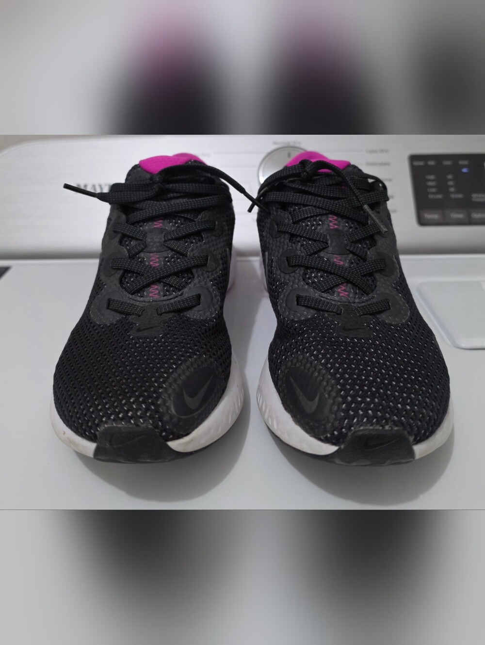 Nike Women's Black and Pink Running Shoes